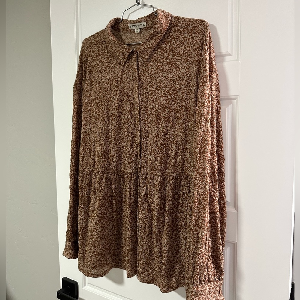Frye and Co. boho flowy oversized floral button down shirt.
